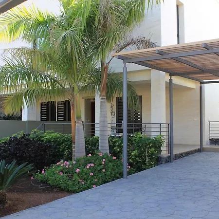Espectacular Casa Con Piscina Climatizada *